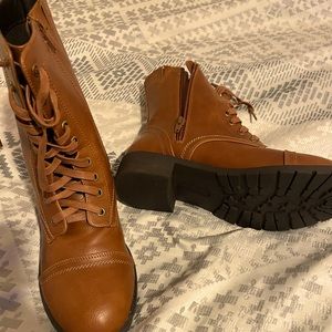 This is a Combat Boot was supposed to be Wide but sent wrong size  brand new